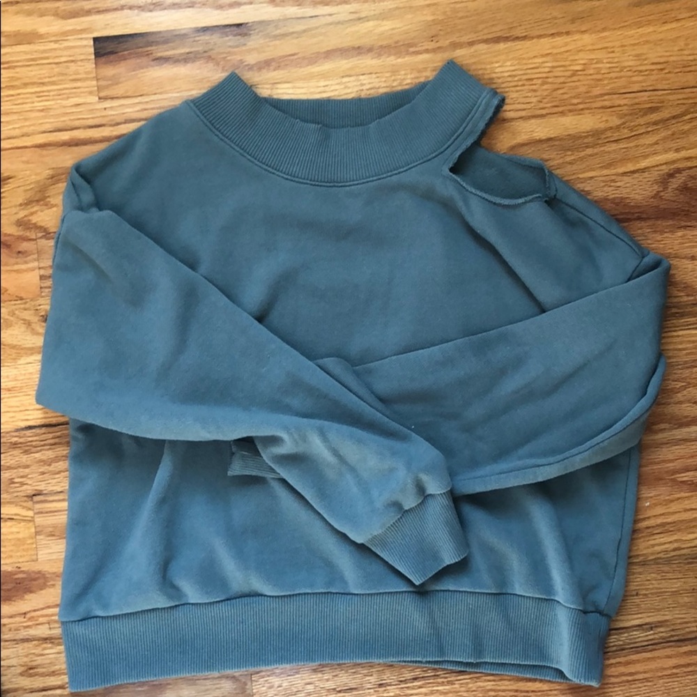 Green sweater with cut in shoulder
